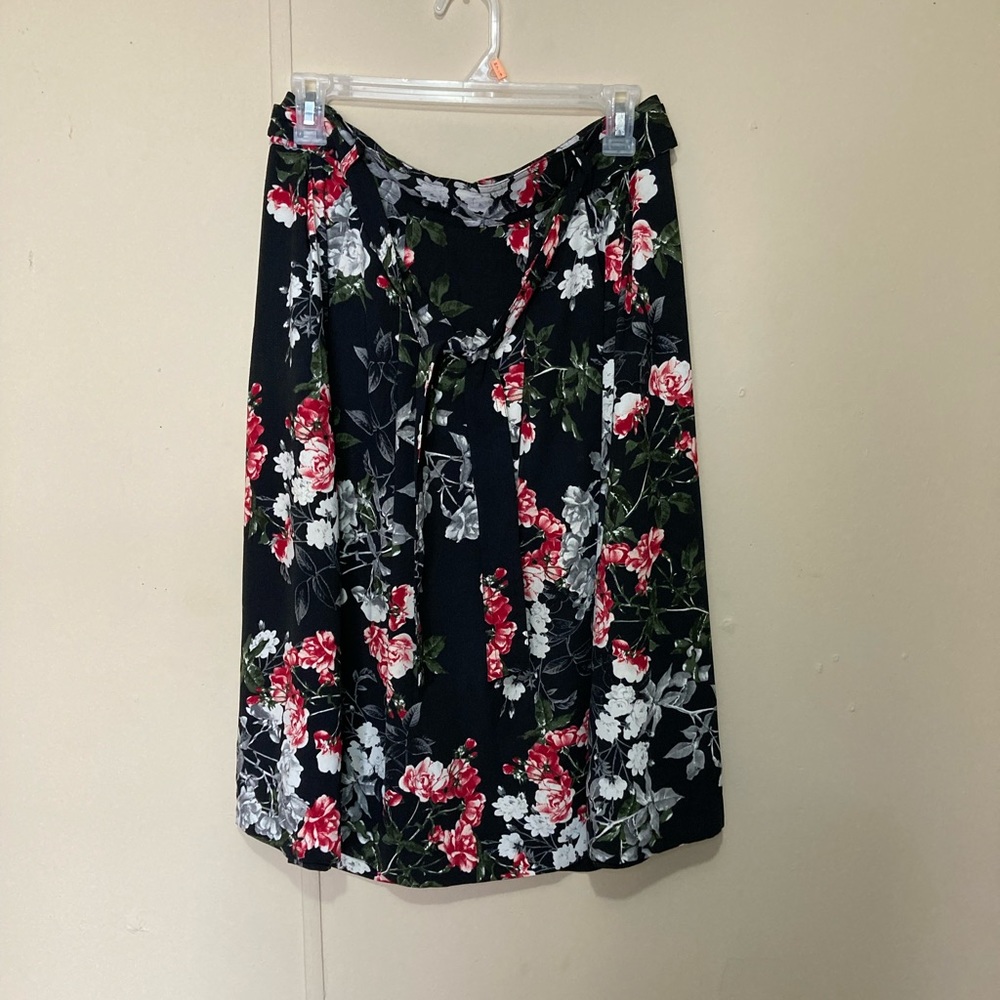 Banana Republic floral skirt - Picture 5 of 9